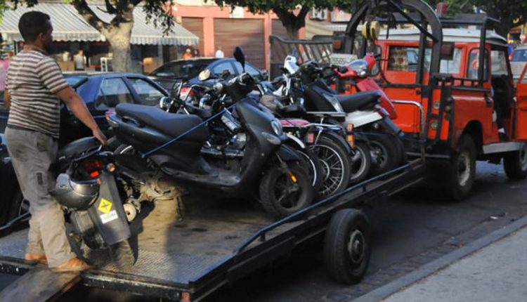 Motos