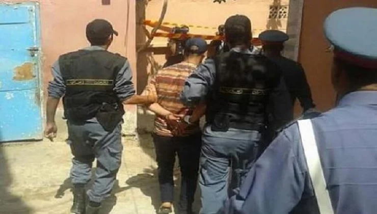 الدرك يلقي القبض على ثلاثيني قتل والده بضربات “عصا” على الرأس الدرك يلقي القبض على ثلاثيني قتل والده بضربات “عصا” على الرأس