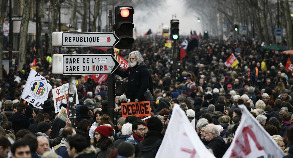 الفرنسيون ينفيذون أكبر إضراب عام في تاريخ البلاد جريدة اشتوكة بريس